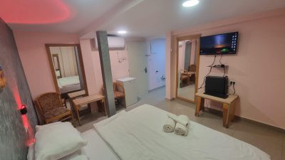 חדרים שלי ושלך – חדר עם מסך טלוויזיה גדול וחיבור למחשב