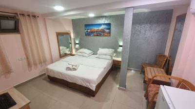 חדרים שלי ושלך – חדר עם מיטה זוגית ומזרן אורטופדי איכותי